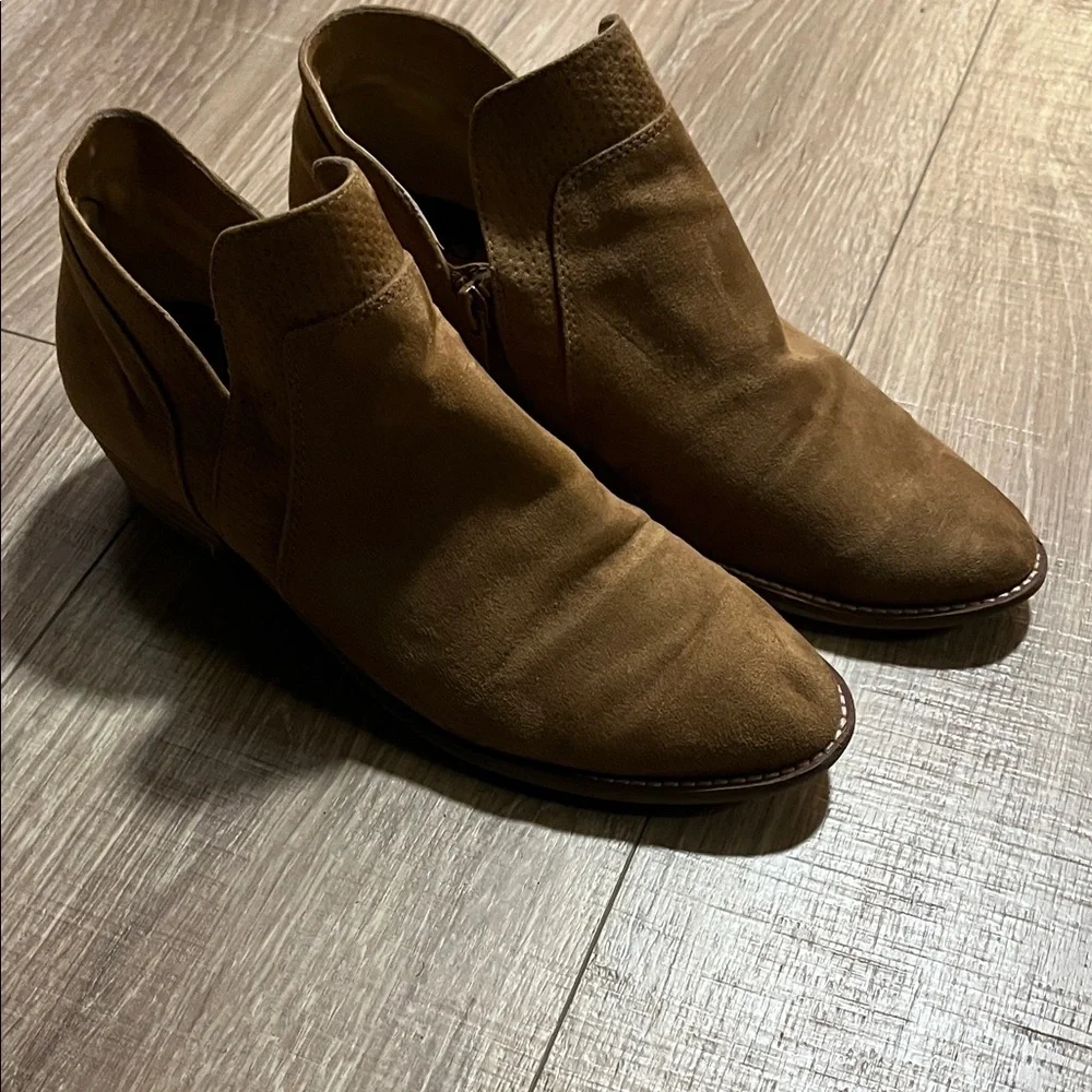 DV by Dolce Vita Tan Chukka Boots Size 7.5